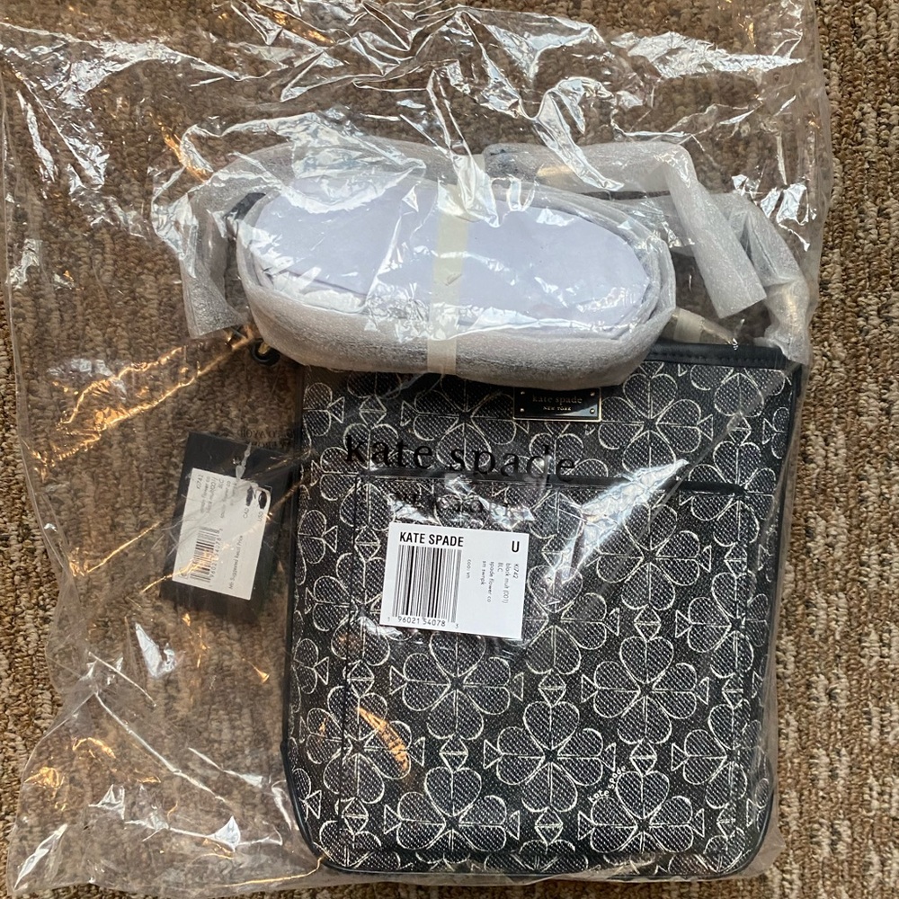 Brand New with Tags: Kate Spade Flower Swingpack - Picture 3 of 5